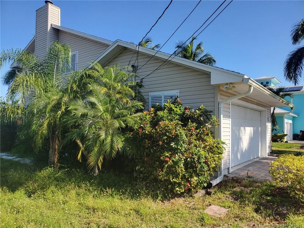 Photo of 8531 SE Driftwood Street, Hobe Sound, FL 33455 (MLS # M20040994)