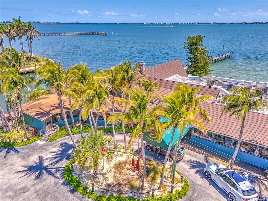 Jensen Beach, Florida 34957, United States, 3 Bedrooms Bedrooms, ,4 BathroomsBathrooms,Residential,Active,59313