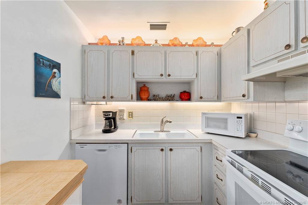 Stuart, Florida 34996, United States, 1 Bedroom Bedrooms, ,2 BathroomsBathrooms,Residential,Active,26233