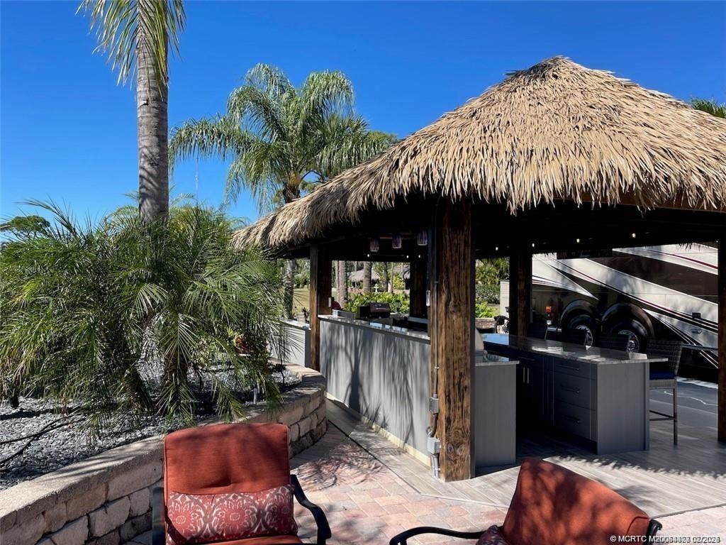 372 NW Foursome Lane