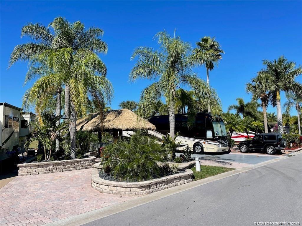 372 NW Foursome Lane