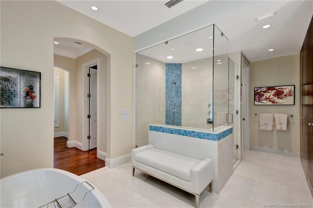 Stuart, Florida 34996, United States, 5 Bedrooms Bedrooms, ,6 BathroomsBathrooms,Residential,Active,6994