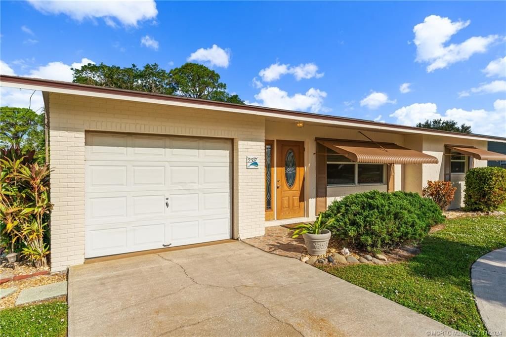 Photo of 2371 SE Jackson Street, Stuart, FL 34997 (MLS # M20047572)