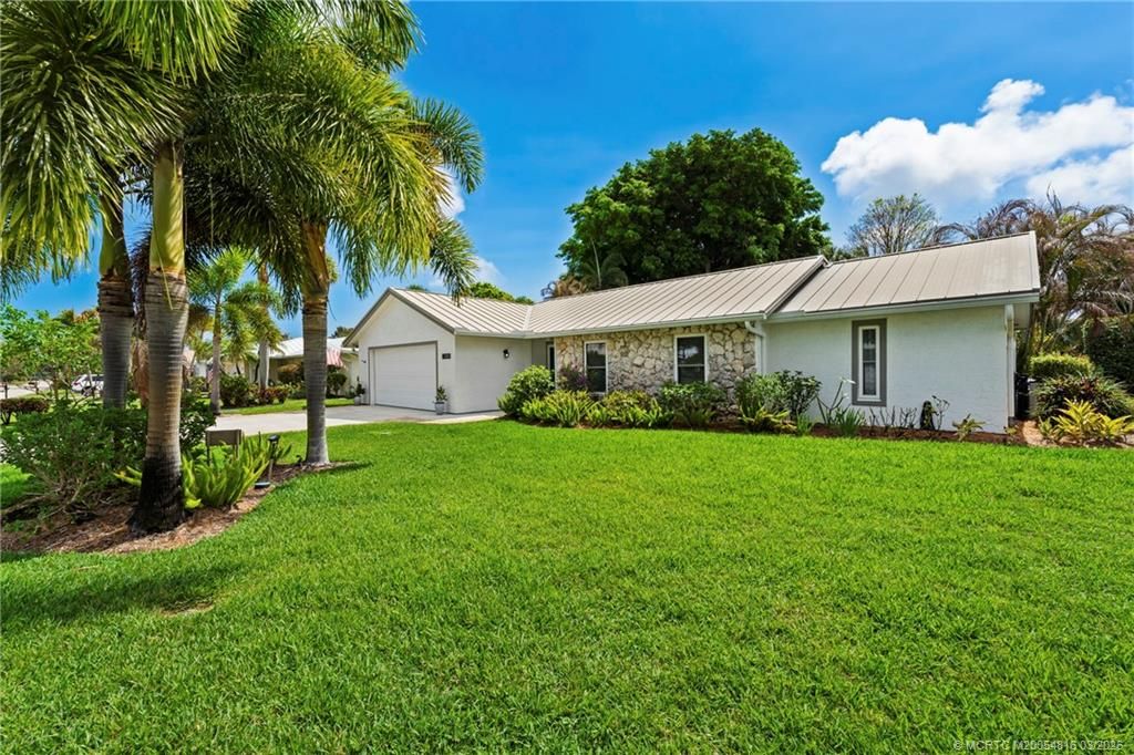 Photo of 3160 SE Gran Via Way, Stuart, FL 34996 (MLS # M20054816)