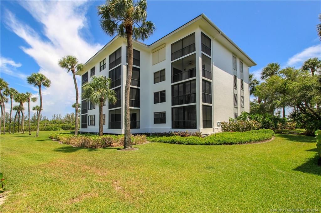 Photo of 330 NE Edgewater Drive #204, Stuart, FL 34996 (MLS # M20029761)