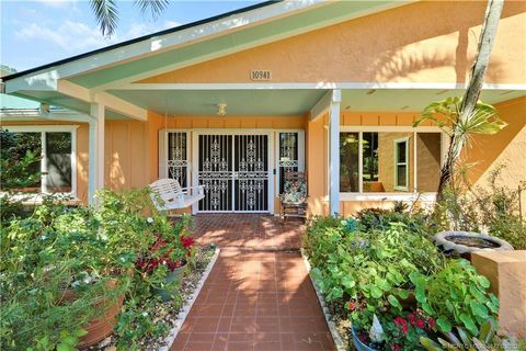 Photo of 10941 SW Hawkview Circle, Stuart, FL 34997 (MLS # M20053877)