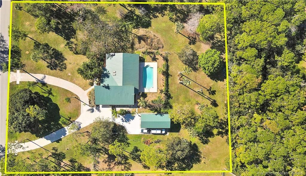 Photo of 10941 SW Hawkview Circle, Stuart, FL 34997 (MLS # M20053877)