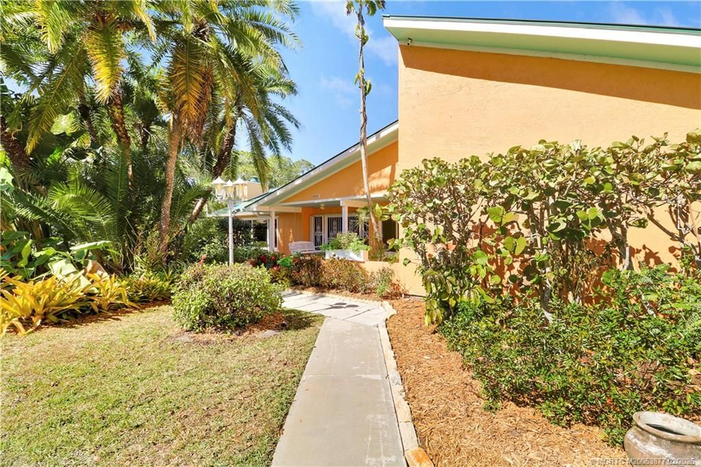 Photo of 10941 SW Hawkview Circle, Stuart, FL 34997 (MLS # M20053877)