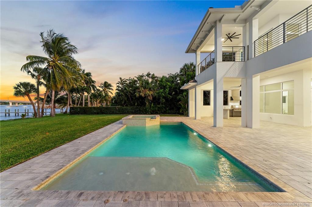 505 SE Saint Lucie Boulevard