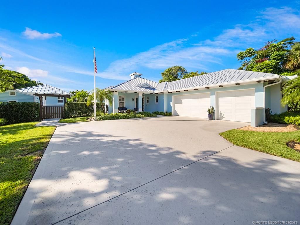 Photo of 5714 SE Horseshoe Point Road, Stuart, FL 34997 (MLS # M20041078)