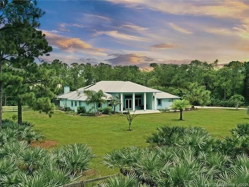 Photo of 11666 SW Meadowlark Circle, Stuart, FL 34997 (MLS # M20053100)