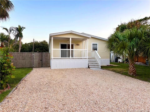 Photo of 264 NE Oak Street, Stuart, FL 34994 (MLS # M20056626)