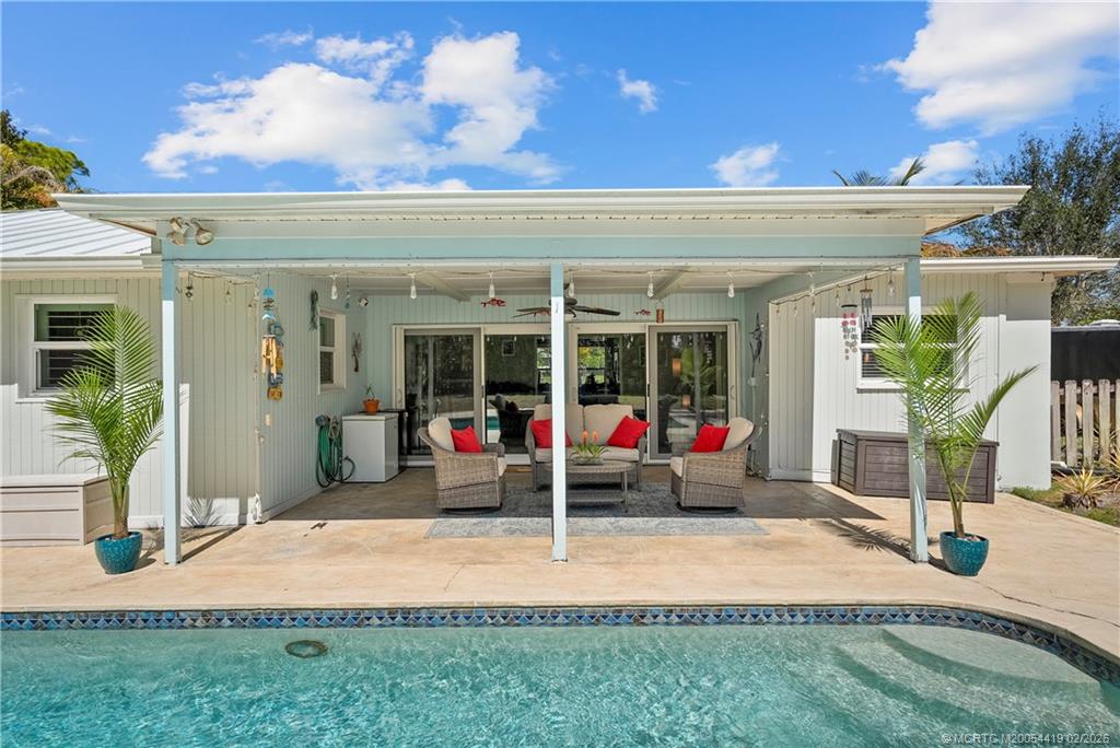 803 NW Spruce Ridge Drive