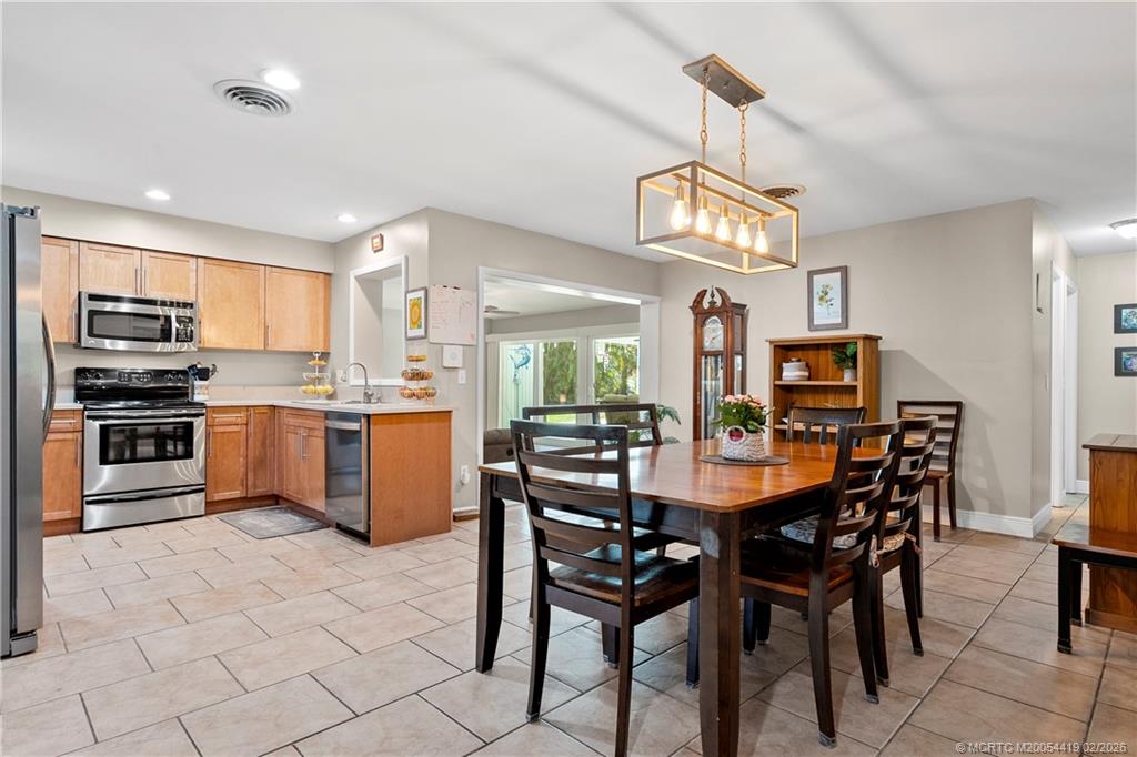 803 NW Spruce Ridge Drive