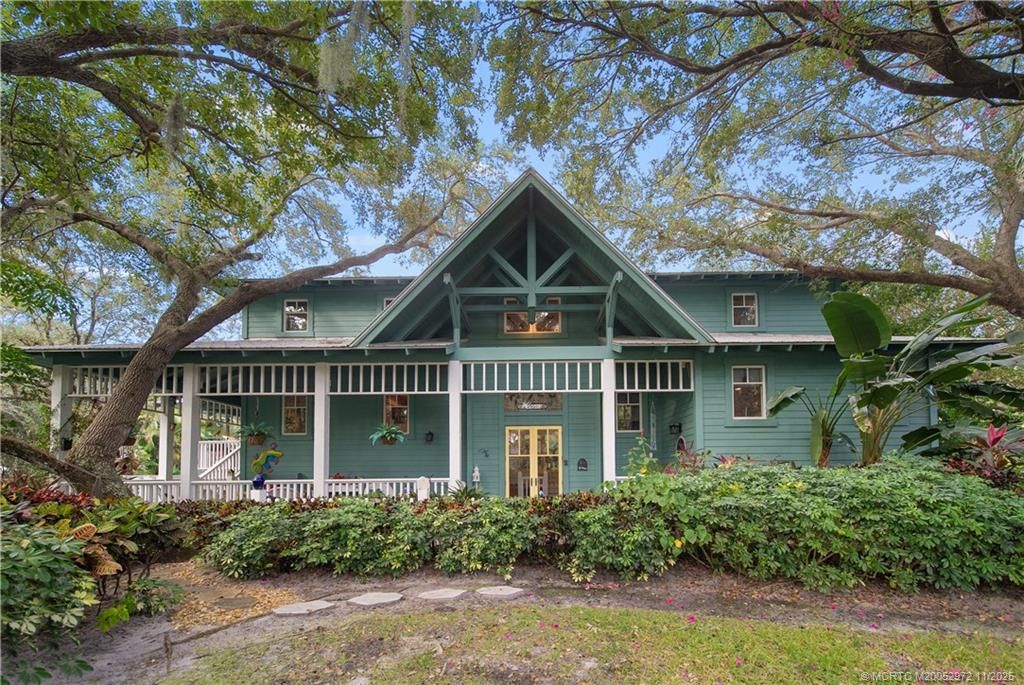 Photo of 12 Oak Hill Way, Stuart, FL 34996 (MLS # M20052972)