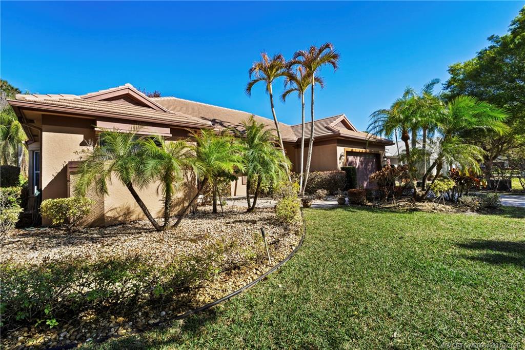 768 SW Whisper Ridge Trail