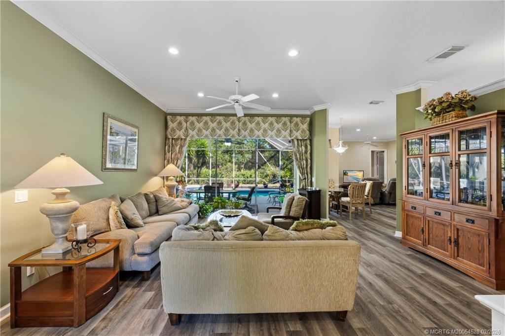 768 SW Whisper Ridge Trail