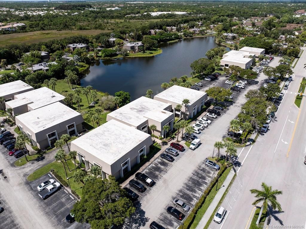 Photo of FL 33458 (MLS # M20052019)