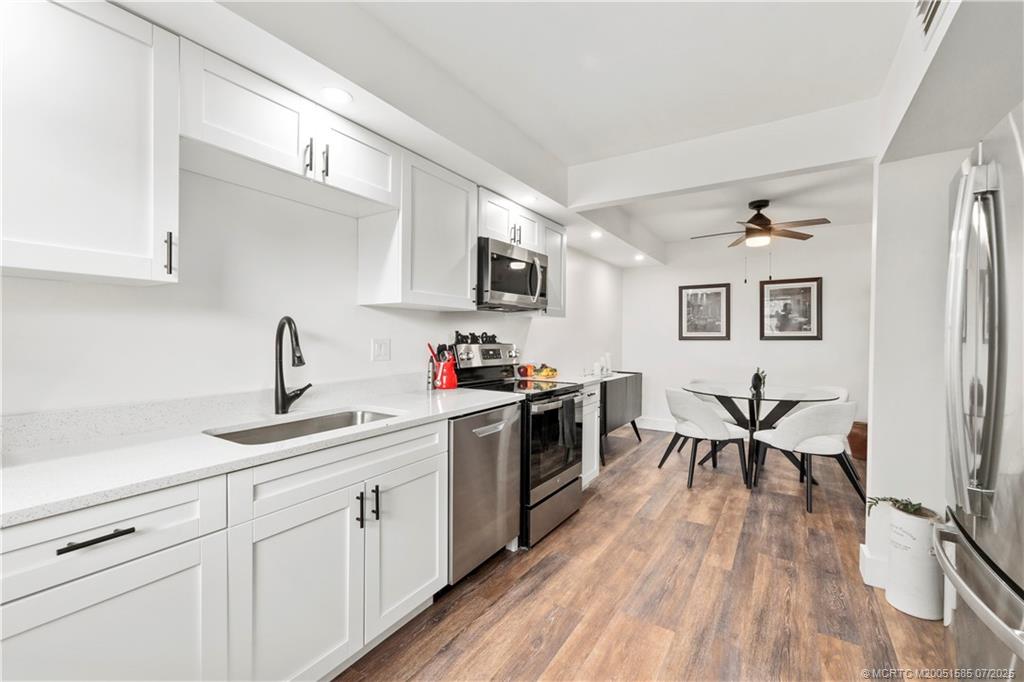 Stuart, Florida 34994, United States, 3 Bedrooms Bedrooms, ,2 BathroomsBathrooms,Residential,Pending,181339