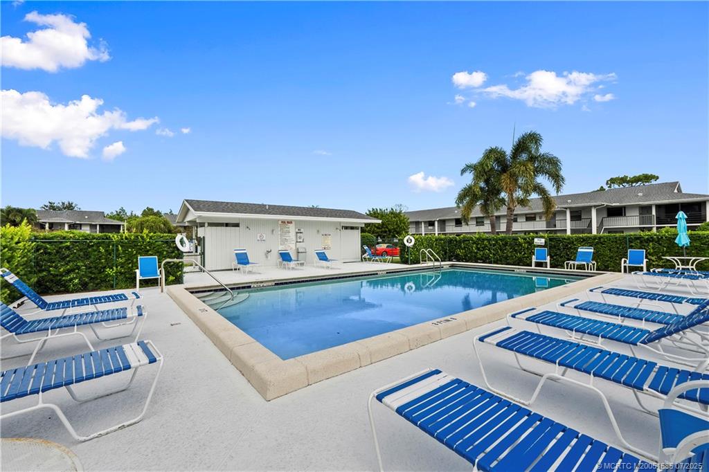 Stuart, Florida 34994, United States, 3 Bedrooms Bedrooms, ,2 BathroomsBathrooms,Residential,Pending,181339