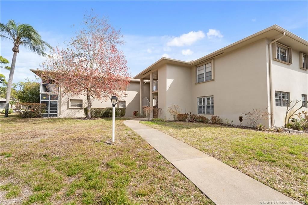 Photo of 12 Lake Vista Trail #102, Port Saint Lucie, FL 34952 (MLS # M20054365)