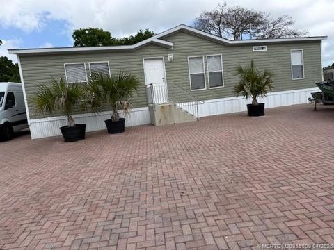 Mobile Home For Sale - 8047 SW Wildwood Drive<br/> Martin County, Stuart, FL 34997