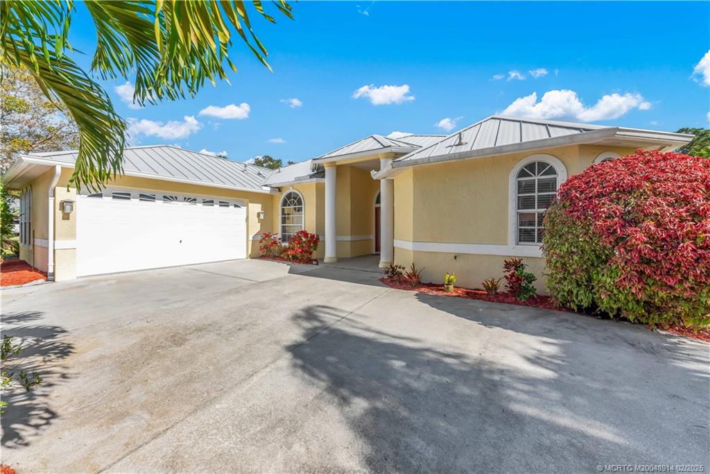 4989 SW Lake Grove Circle