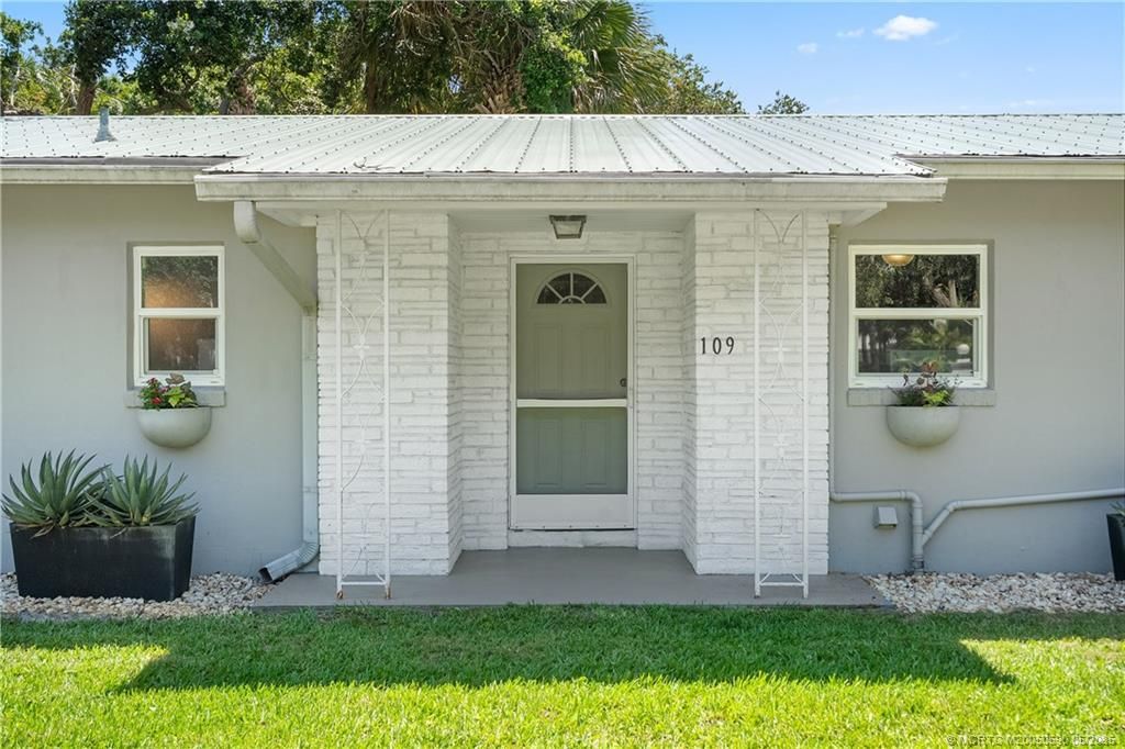 Photo of 109 N Sewalls Point Road, Stuart, FL 34996 (MLS # M20050590)