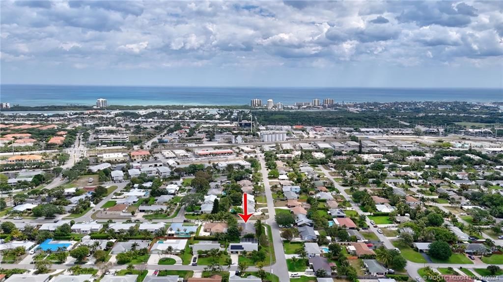 Photo of 351 Saturn Avenue, Tequesta, FL 33469 (MLS # M20044200)