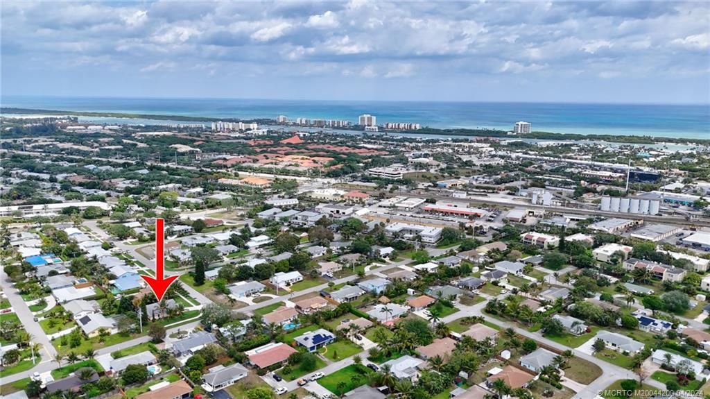 Photo of 351 Saturn Avenue, Tequesta, FL 33469 (MLS # M20044200)