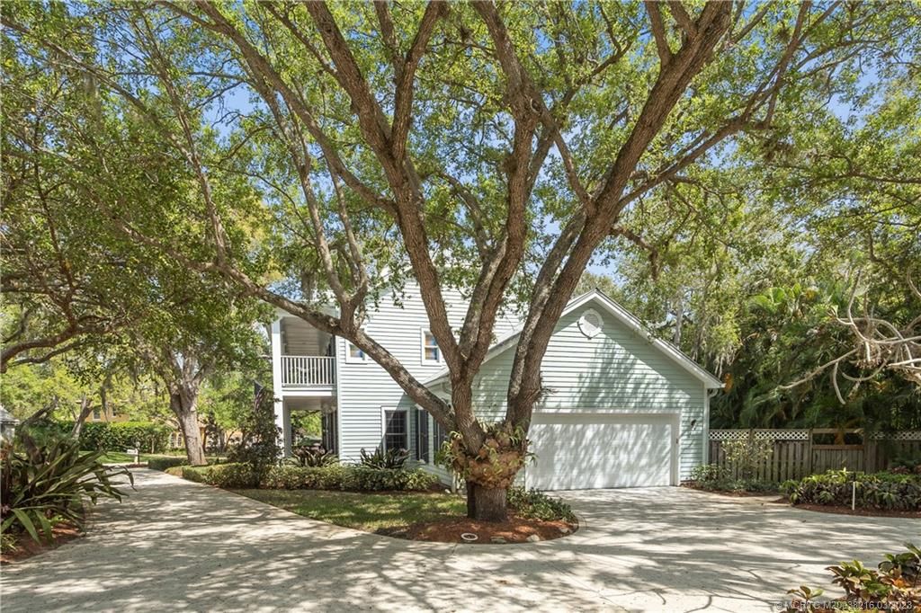 Photo of 9 Pineapple Lane, Stuart, FL 34996 (MLS # M20038216)