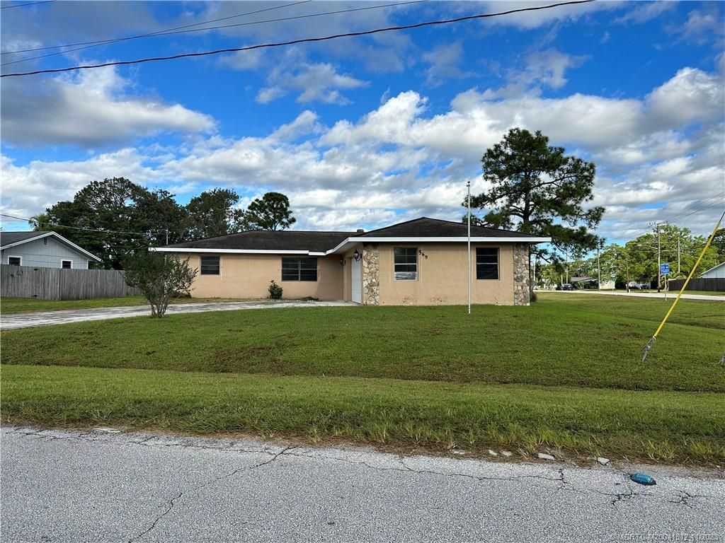 Photo of 569 SE Fallon Drive, Port Saint Lucie, FL 34983 (MLS # M20041812)