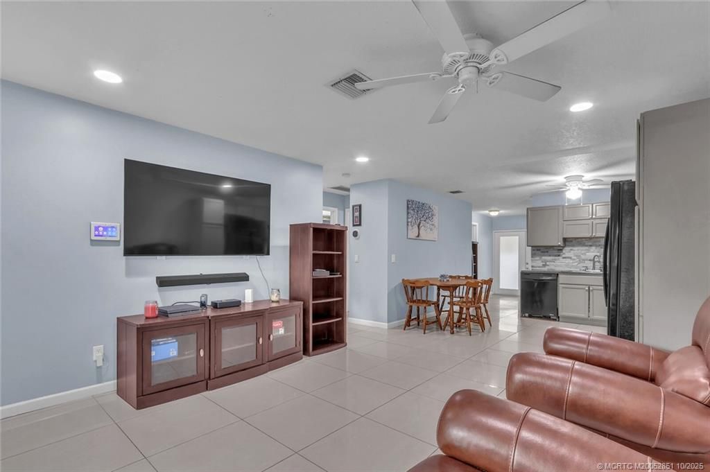 Photo of 4424 SE Beaver Lane, Stuart, FL 34997 (MLS # M20052851)