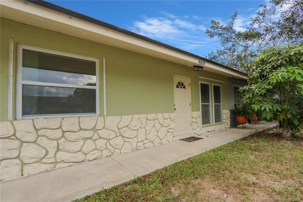 Photo of 4424 SE Beaver Lane, Stuart, FL 34997 (MLS # M20052851)