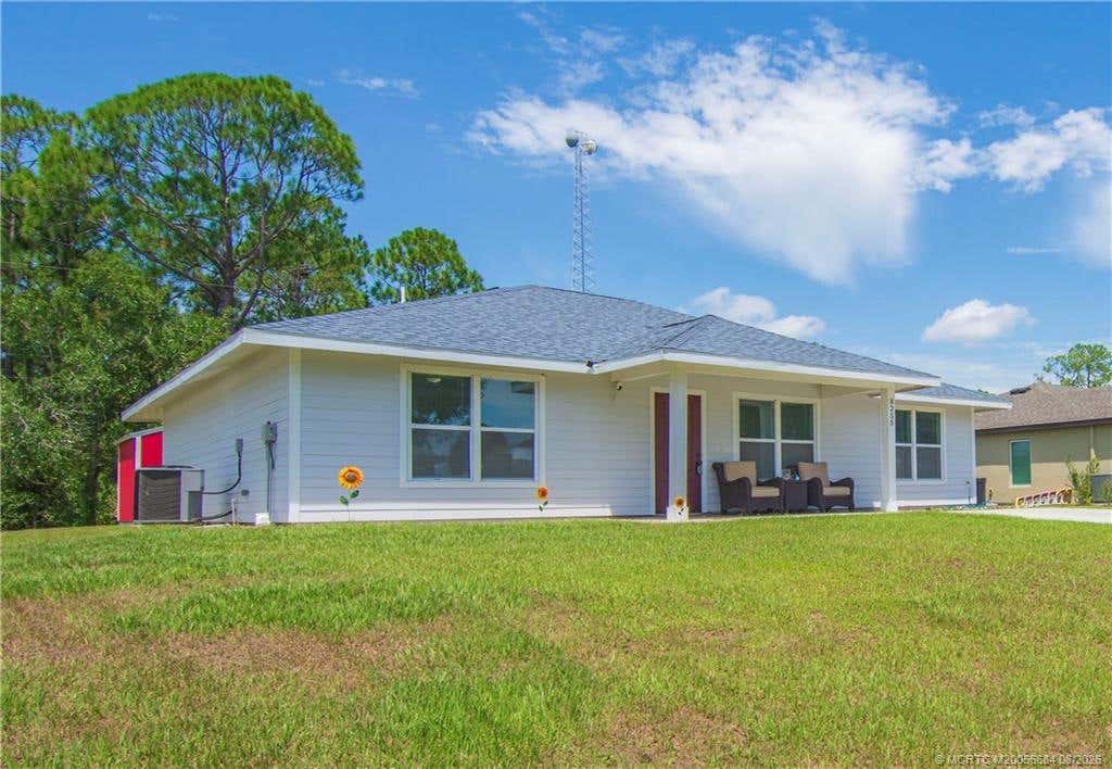 Photo of 8255 105th Court, Vero Beach, FL 32967 (MLS # M20056684)