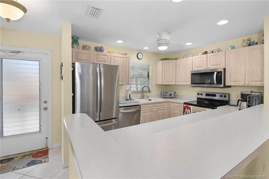 Stuart, Florida 34996, United States, 2 Bedrooms Bedrooms, ,2 BathroomsBathrooms,Residential,Active,244418
