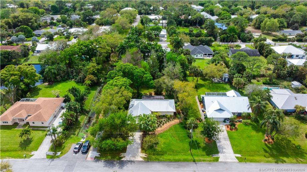 Photo of 8556 SE May Terrace, Hobe Sound, FL 33455 (MLS # M20049573)