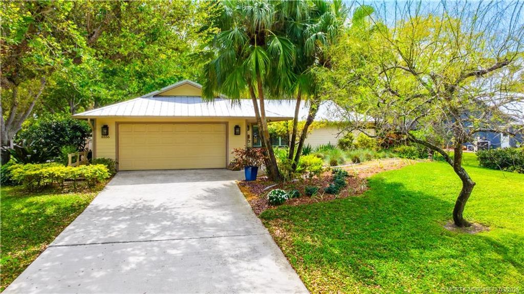 Photo of 8556 SE May Terrace, Hobe Sound, FL 33455 (MLS # M20049573)