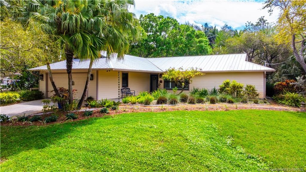 Photo of 8556 SE May Terrace, Hobe Sound, FL 33455 (MLS # M20049573)