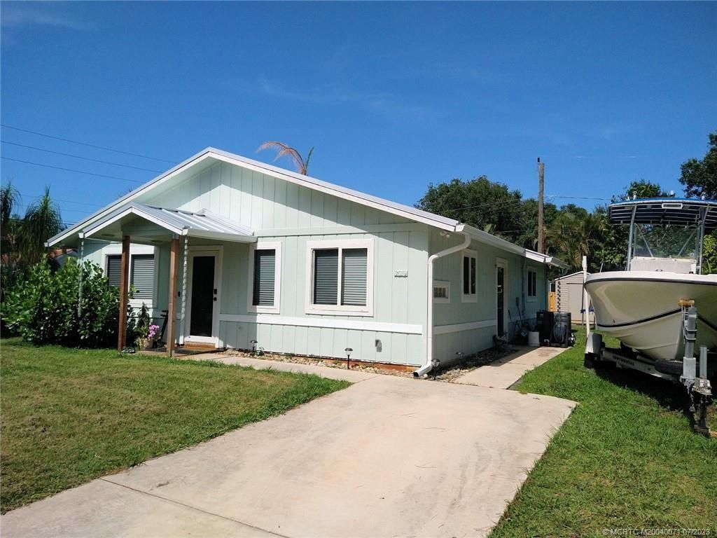 Photo of 3019 SW Hollis Avenue, Palm City, FL 34990 (MLS # M20040071)