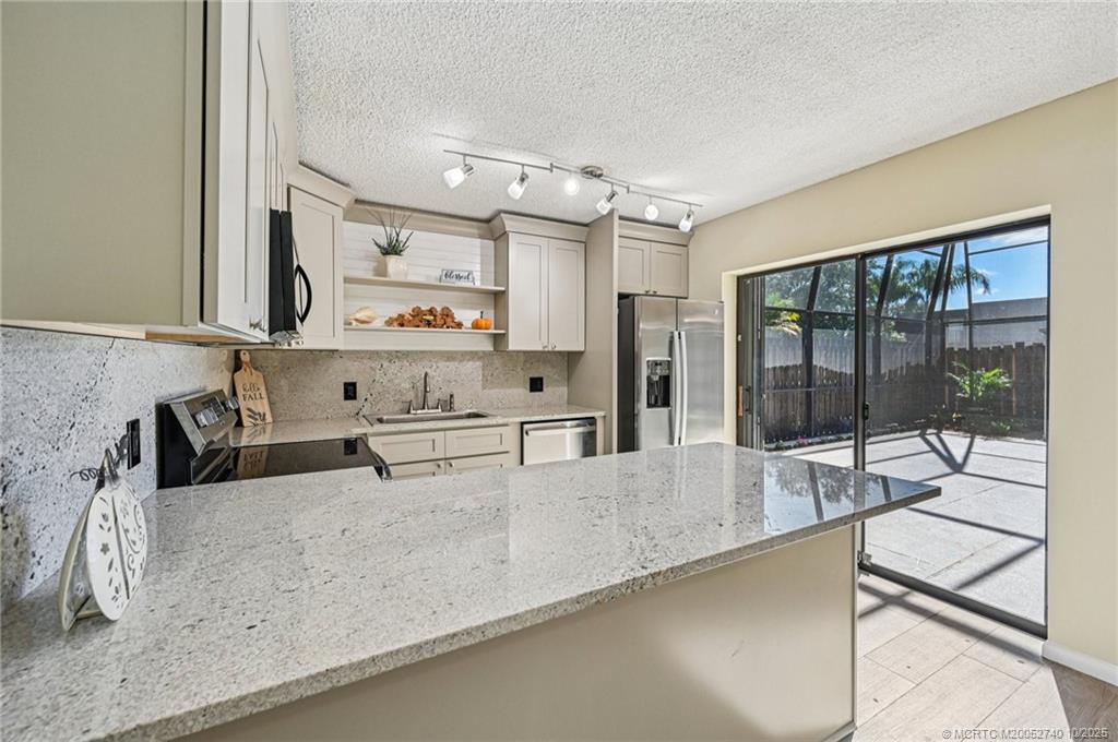 Stuart, Florida 34997, United States, 3 Bedrooms Bedrooms, ,3 BathroomsBathrooms,Residential,Active,233631