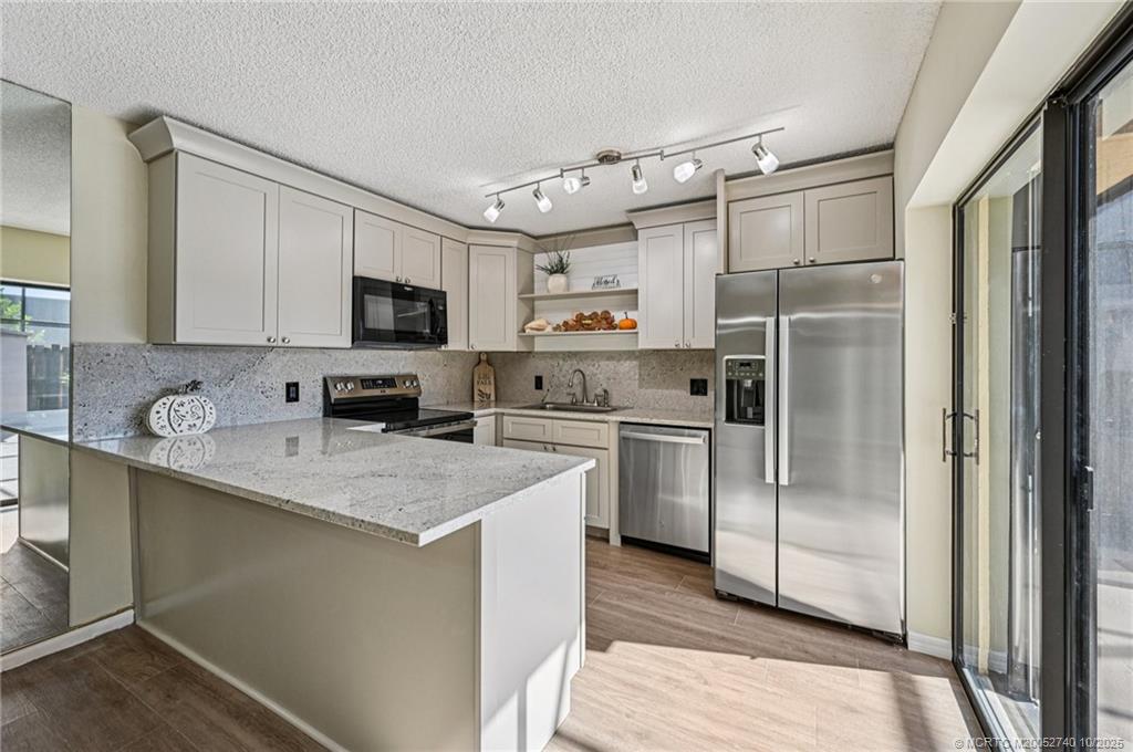 Stuart, Florida 34997, United States, 3 Bedrooms Bedrooms, ,3 BathroomsBathrooms,Residential,Active,233631