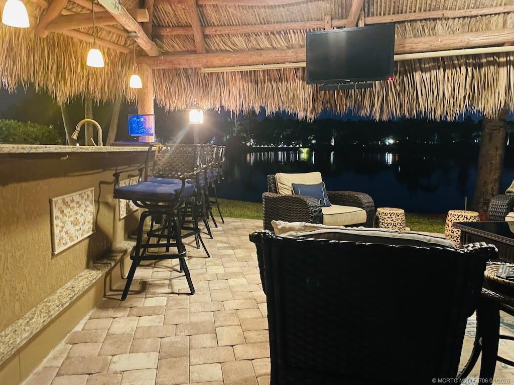 464 NW Sandtrap Lane