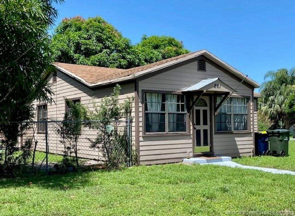 Photo of 861 SE 14th Street, Stuart, FL 34994 (MLS # M20040626)