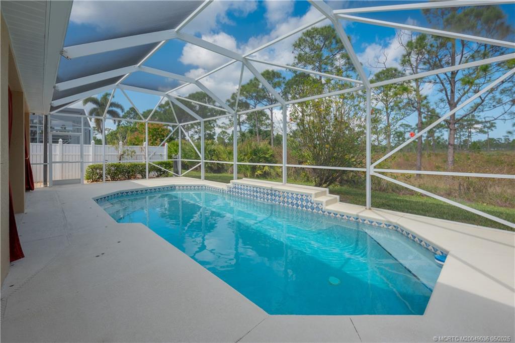 457 NW Fetterbush Way