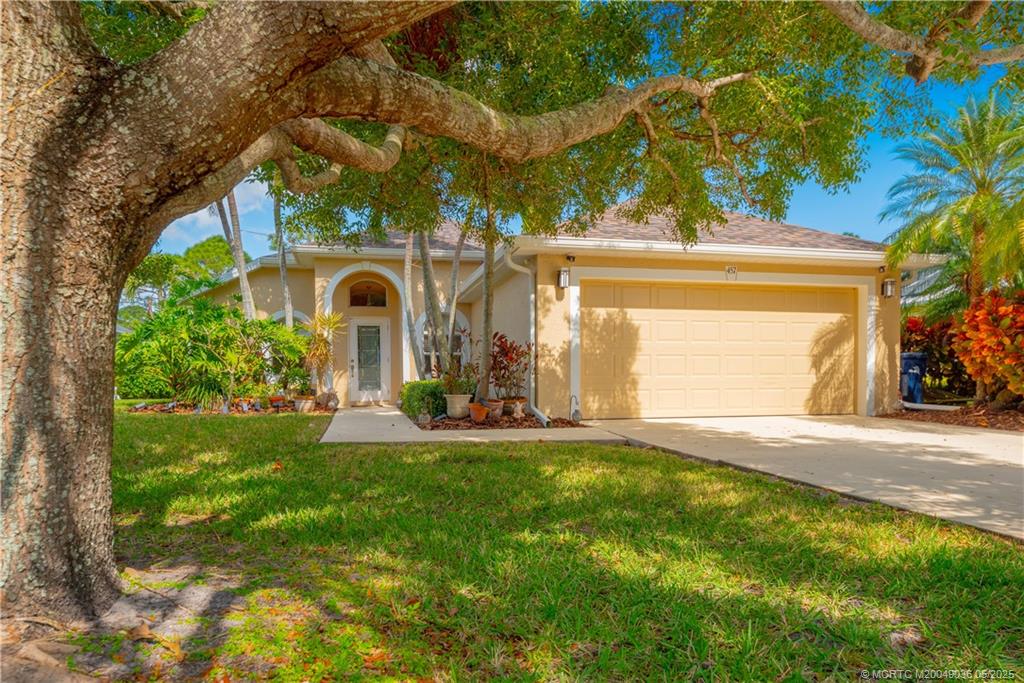 457 NW Fetterbush Way