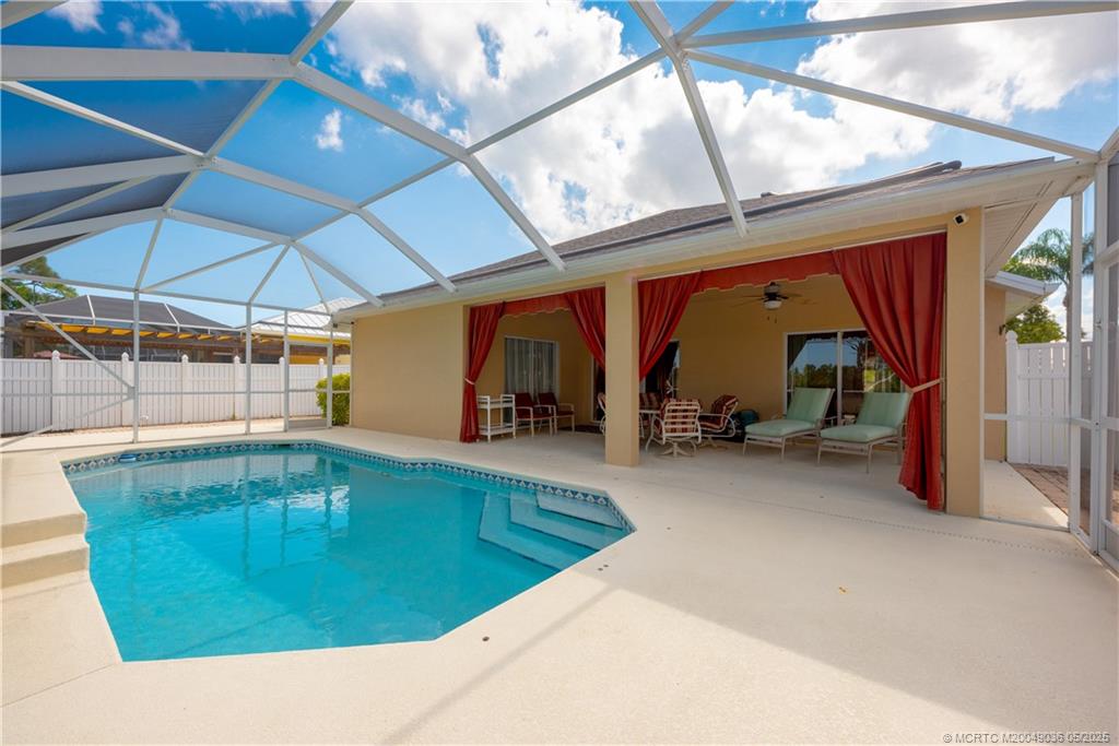 457 NW Fetterbush Way