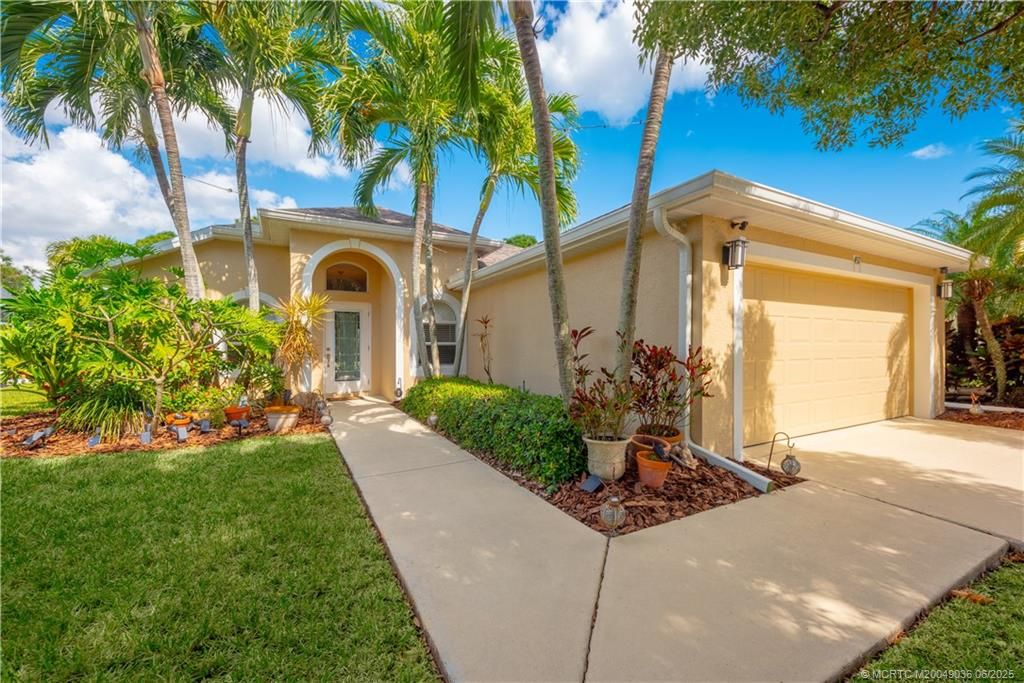 Photo of 457 NW Fetterbush Way, Jensen Beach, FL 34957 (MLS # M20049036)