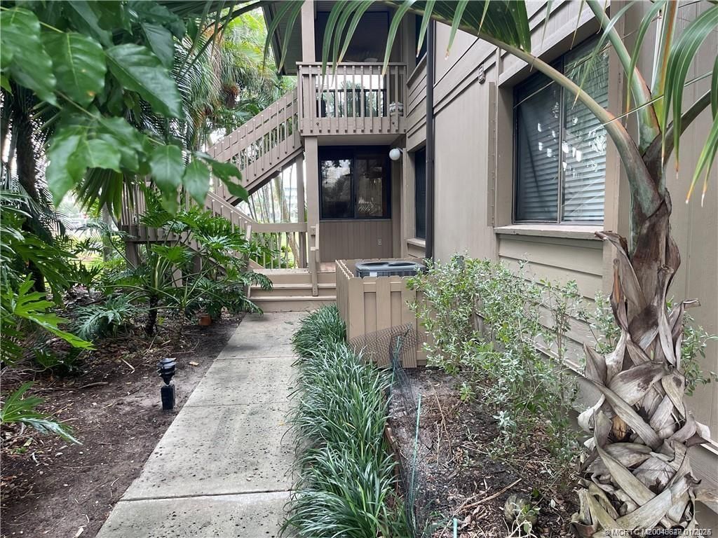Photo of 287 NE Edgewater Drive, Stuart, FL 34996 (MLS # M20048629)