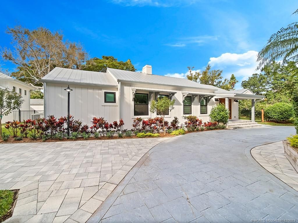 Photo of 200 SE Pelican Drive, Stuart, FL 34996 (MLS # M20042281)